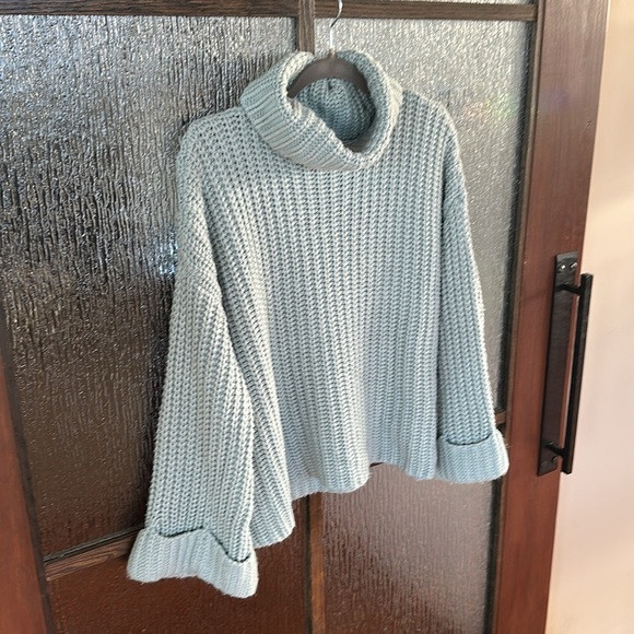 525 America Wide Sleeve Turtleneck Sweater size Large - Picture 7 of 11